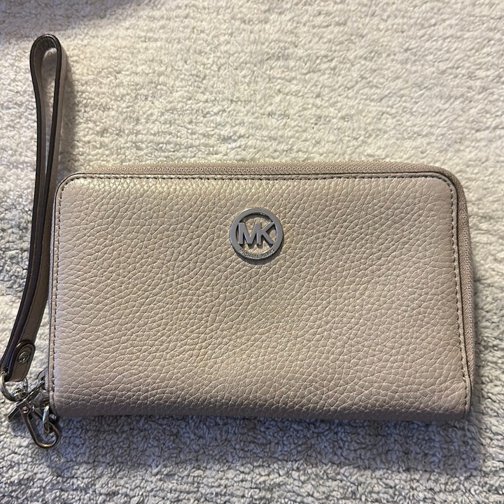 Michael Kors Fulton Large Flat Multifunction Phone Case Wristlet in Cement grey